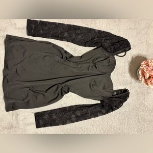 Elegant Black Lace Sleeve Nightgown